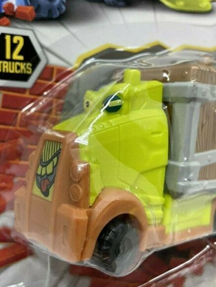 Smash Crashers Series 1 Rusty Rigs 1 truck, 3 Collectibles New - Picture 3 of 3